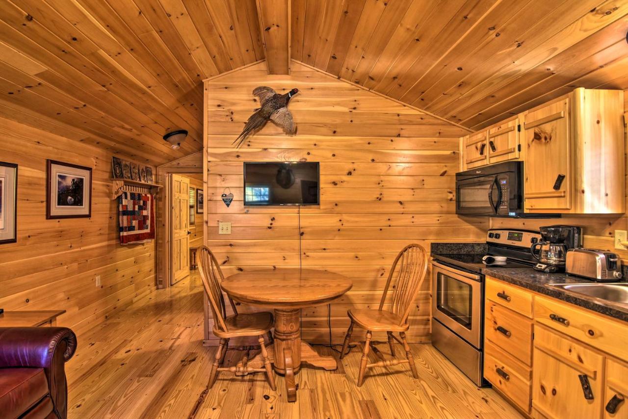 Pet-Friendly Cabin With Fire Pit And River Access! Parsons Екстериор снимка