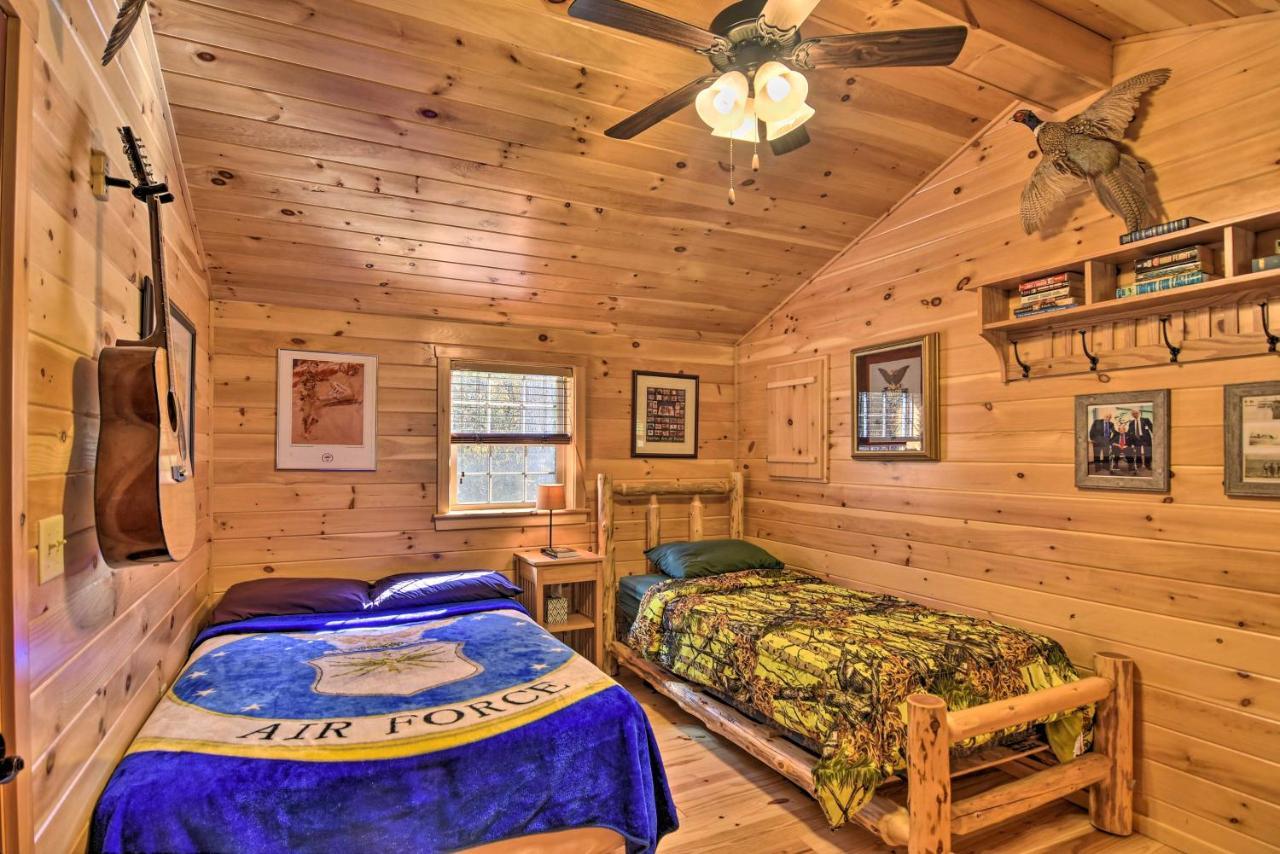 Pet-Friendly Cabin With Fire Pit And River Access! Parsons Екстериор снимка