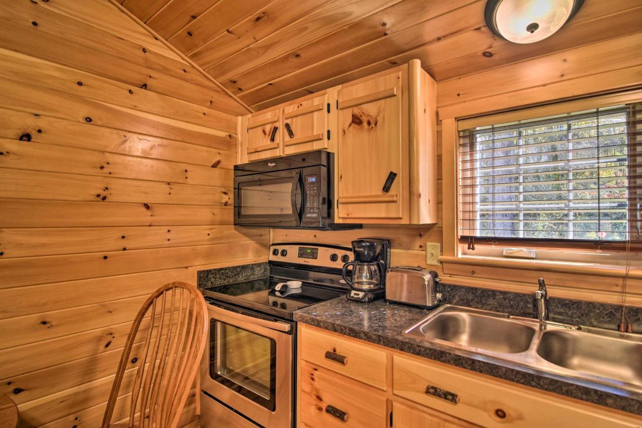 Pet-Friendly Cabin With Fire Pit And River Access! Parsons Екстериор снимка